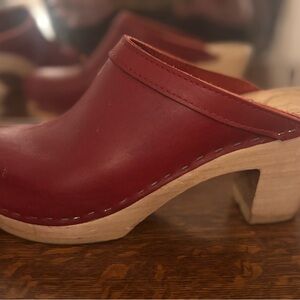 Women's No.6 Classic Heeled Red Leather Clogs